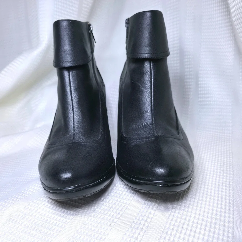 Sofft Black Leather Rochelle Ankle Boots Cuff Block Heel Booties 9.5M 1404201